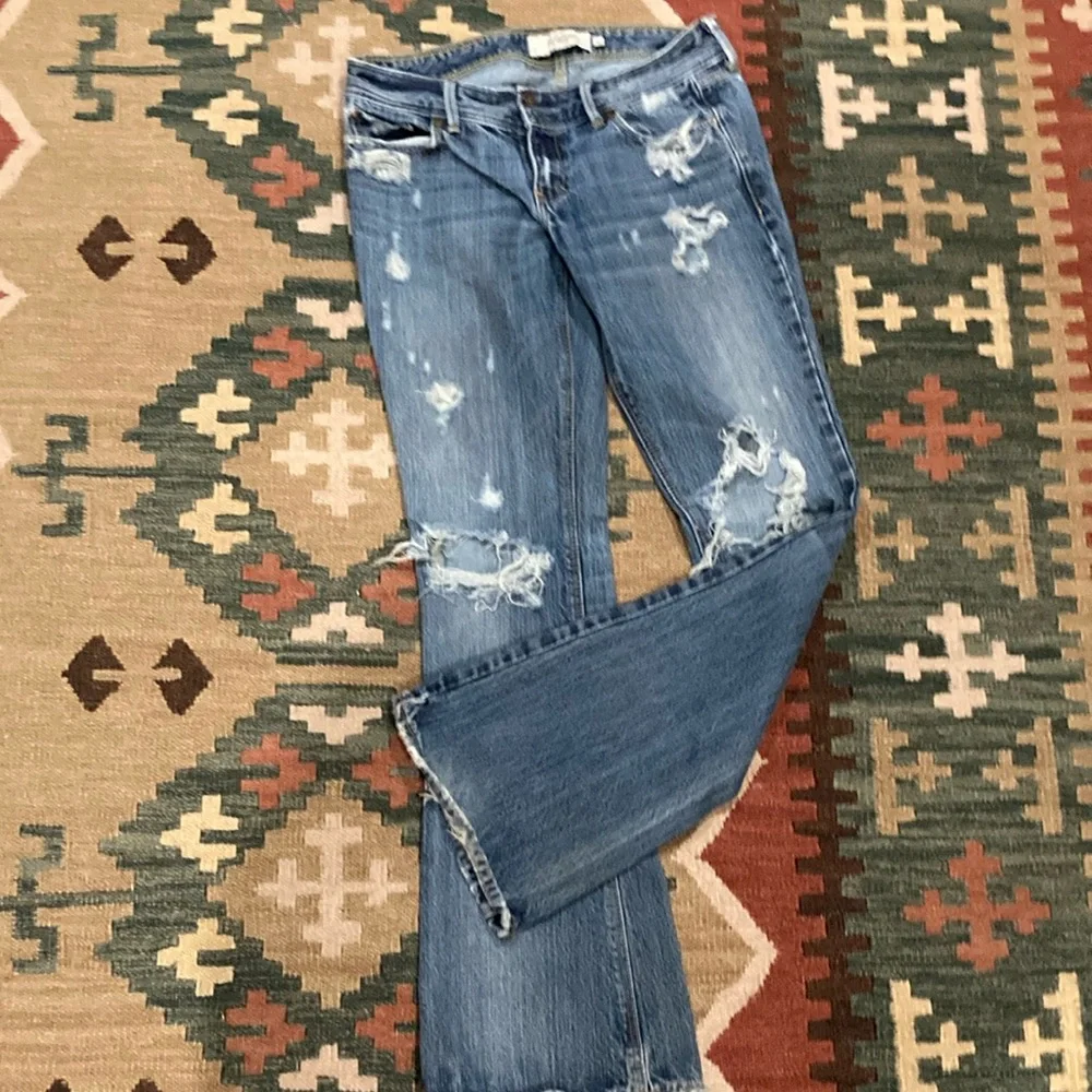 Abercrombie & Fitch Stylish Blue Distressed Women's Jeans - Picture 1 of 12